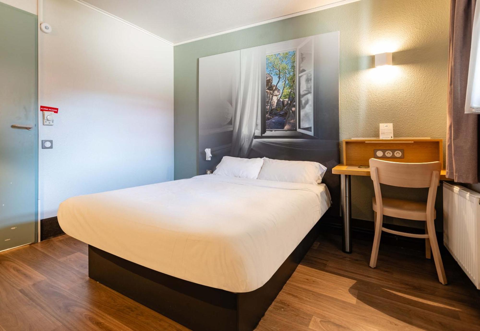 B&B HOTEL Grenoble Université Gières Esterno foto