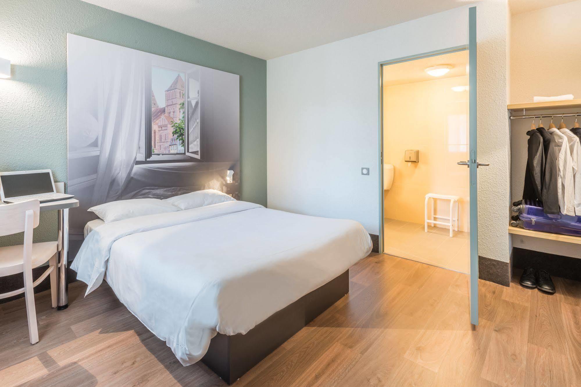B&B HOTEL Grenoble Université Gières Esterno foto