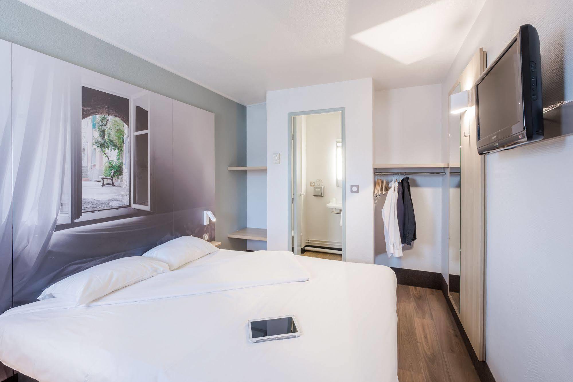 B&B HOTEL Grenoble Université Gières Esterno foto