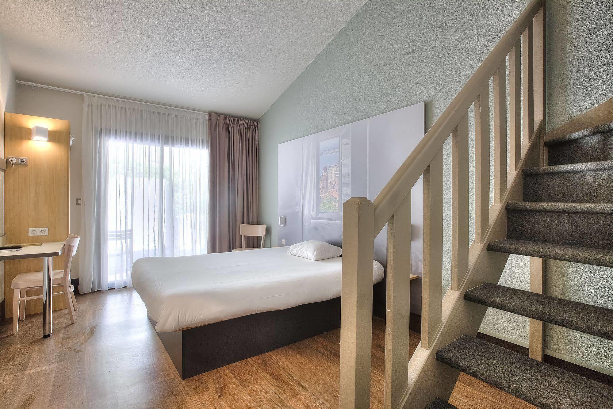 B&B HOTEL Grenoble Université Gières Esterno foto