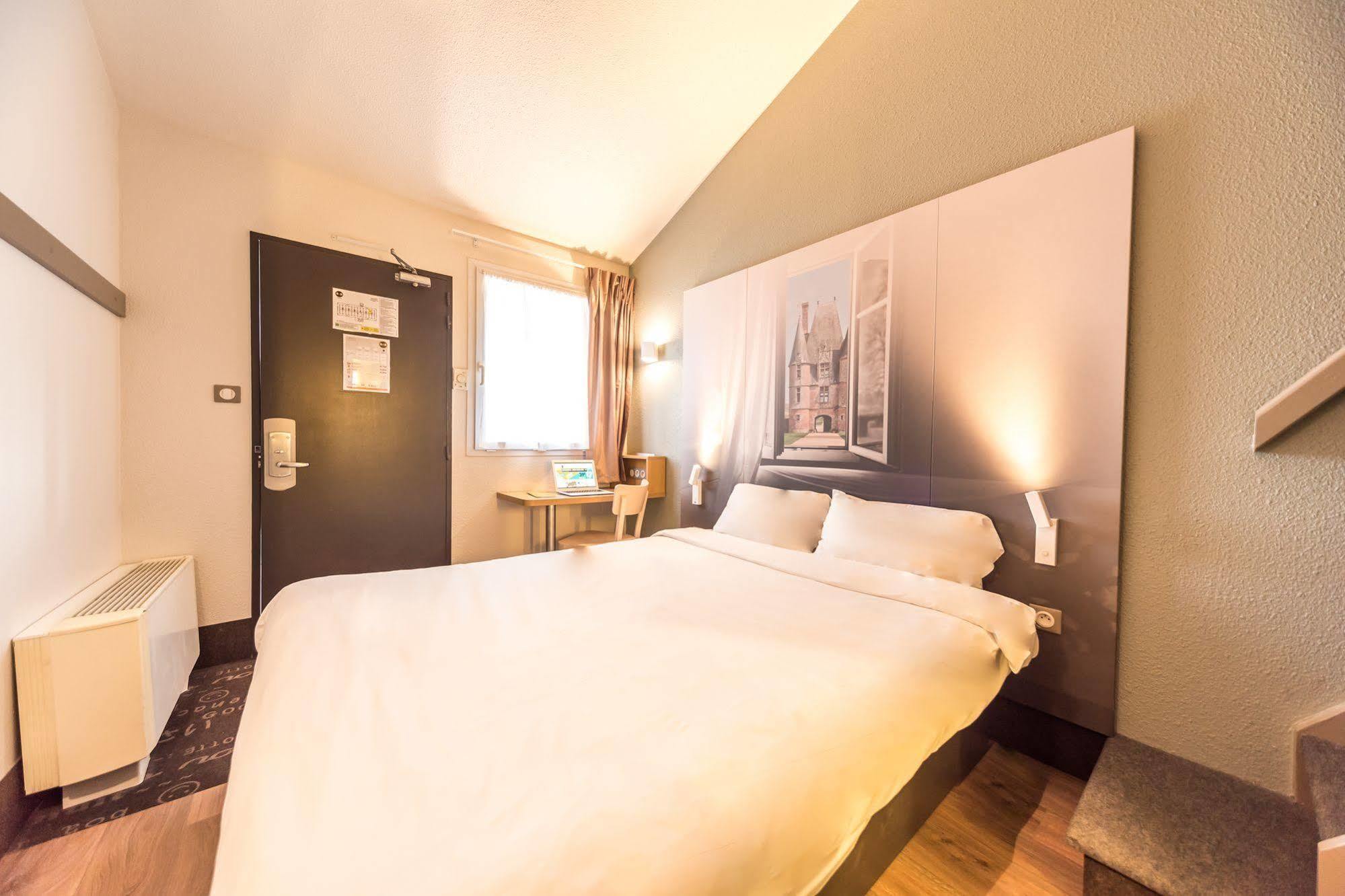 B&B HOTEL Grenoble Université Gières Esterno foto
