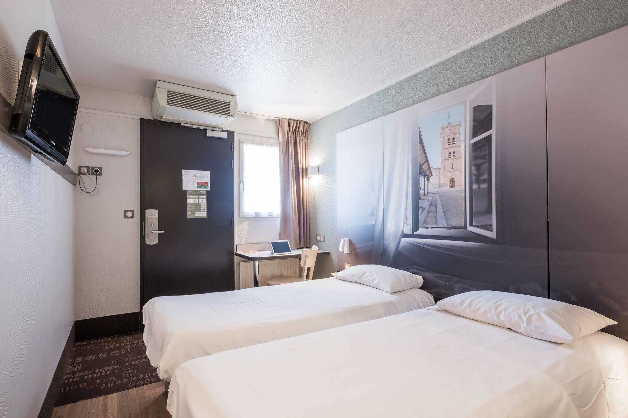 B&B HOTEL Grenoble Université Gières Esterno foto