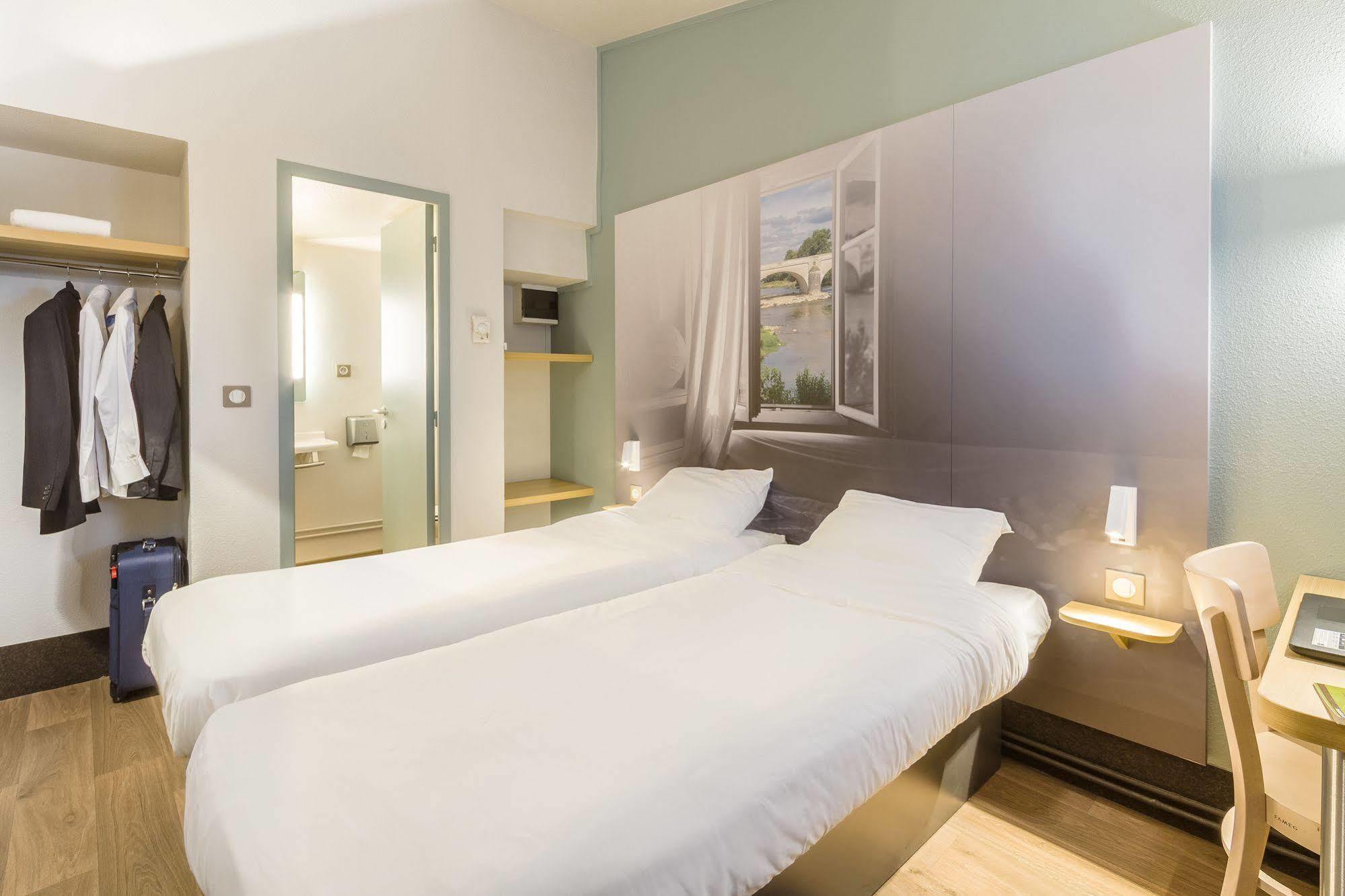 B&B HOTEL Grenoble Université Gières Esterno foto